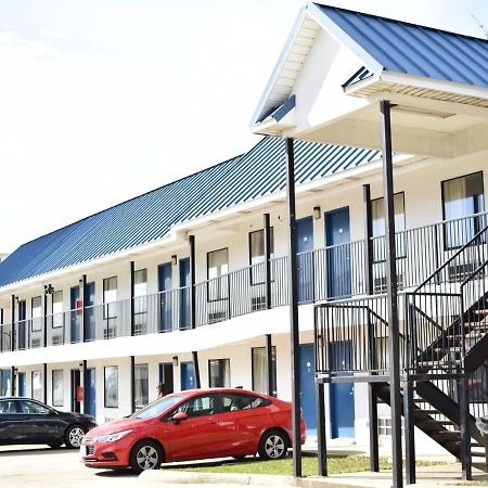 Bayfront Inn Biloxi Buitenkant foto